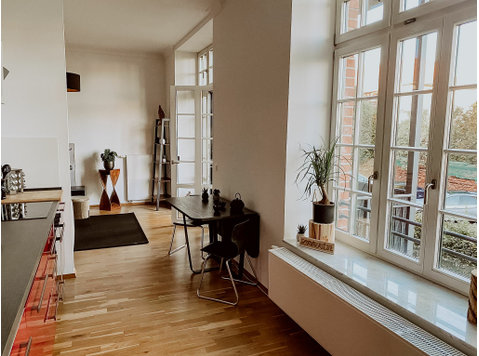 Great Apartment with 2 Balconies & Garden - À louer