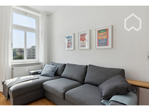 Sehr helle 2-Zimmer-Wohnung mit Altbau-Charme im… - For Rent