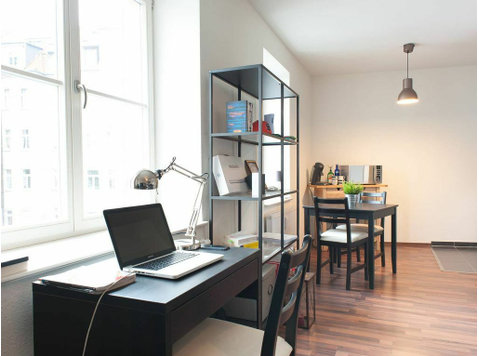 Studio apartment in the trendy district of Reudnitz with… - À louer