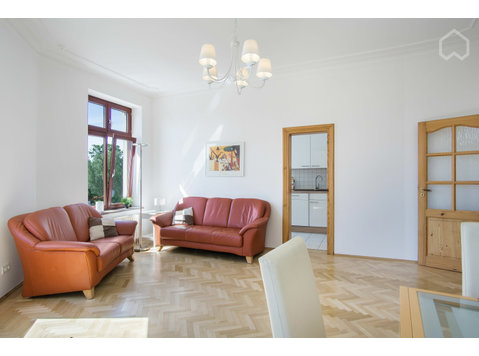 Stylish old buliding with stucco and herringbone parquet… - For Rent