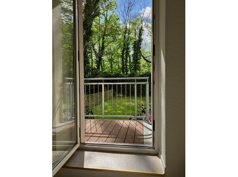 grün und sonnig: wunderbare 2 Raum Wohnung mit Balkon - Zu Vermieten