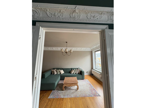 Beautiful old building apartment in Eimsbüttel - Kiadó
