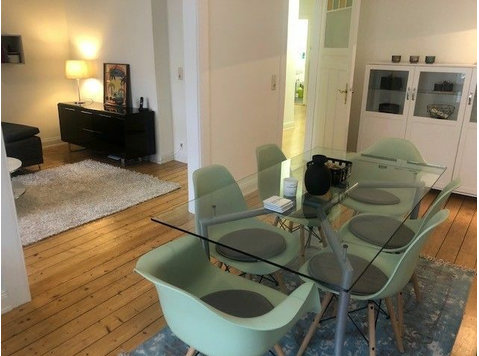 Beautiful renovated flat in Hamburg Winterhude - Izīrē