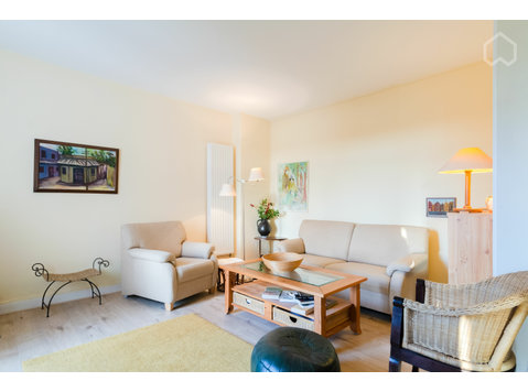 Bright and charming loft located in Hamburg-Nord close to… - For Rent