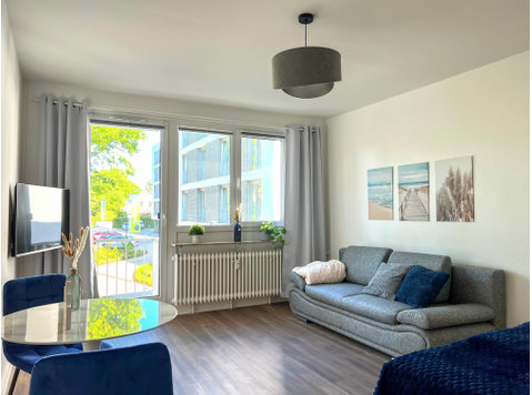Bright suite in Hamburg West - For Rent