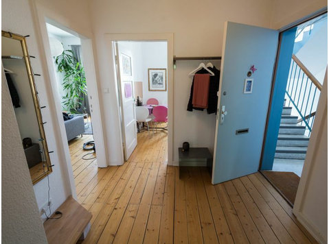 Charming 2-Room Apartment on the Top Floor - Zu Vermieten