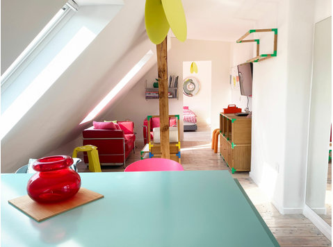 Colorful apartment with designer furniture in Hamburg… - 	
Uthyres