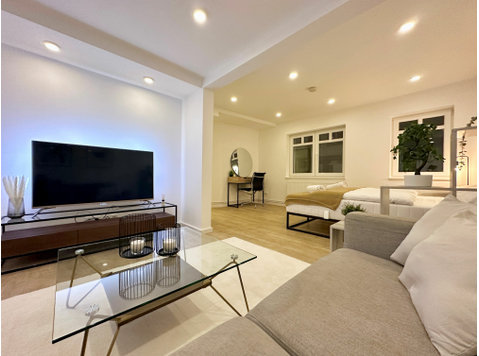 Discover Urban Comfort: Furnished 2-Room Oasis in the Heart… - For Rent
