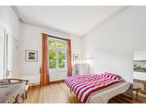 Exclusive 2-room flat with elegant interior and great… - Te Huur