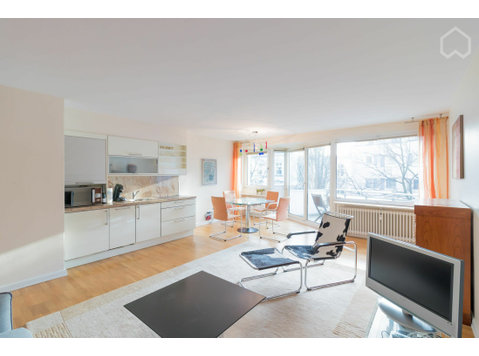 Lavishly furnished apartment.  Top-Alster-location - For Rent