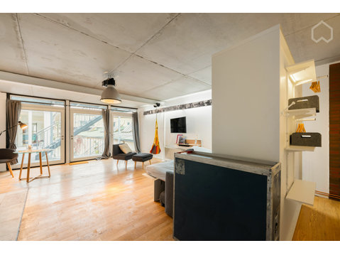 Light-flooded loft with courtyard/balcony in former laundry - For Rent