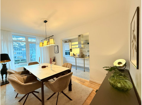 Luxuriös möblierte 4-Zimmer-Wohnung mit Balkon – Top-Lage… - Zu Vermieten