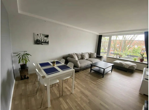 Modern furnished apartment with balcony near the Alster… - For Rent