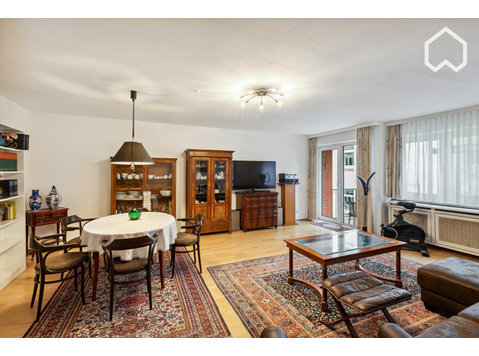 New & charming apartment in the center of Hamburg-Eppendorf - Aluguel