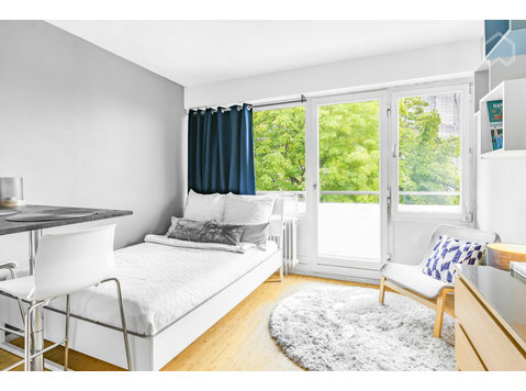 Quiet loft conveniently located in Winterhude - For Rent