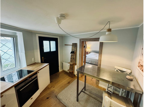 Renovated Apartment with Terrace in Blankenese's Stair… - Vuokralle