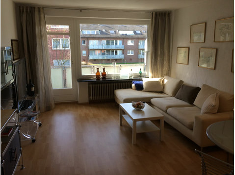 Ruhige 2,5 Zimmerwohnung mit Balkon in Hamburg Bramfeld - For Rent