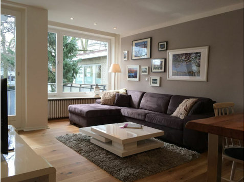 WG Geeignet! Schöne 3 Zimmer Wohnung mit Balkon und EBK in… - Zu Vermieten