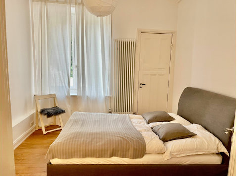 Spacious & Central apartment by the Elbe River and Airbus - For Rent