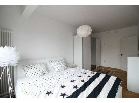 Spacious & wonderful suite in nice area, Hamburg - Te Huur