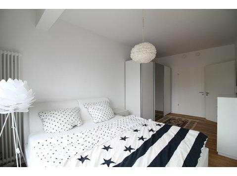 Spacious & wonderful suite in nice area, Hamburg - Aluguel