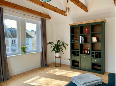 Sunny, core renovated apartment in the heart of Hamburg… - Cho thuê