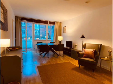 Apartment in Maria-Louisen-Straße - குடியிருப்புகள்  