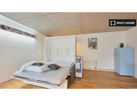 Apartamento estúdio moderno para alugar em Barmbek-Nord,… - Apartamentos