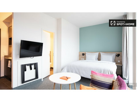 Apartamento estúdio moderno para alugar em Stellingen,… - Apartamentos