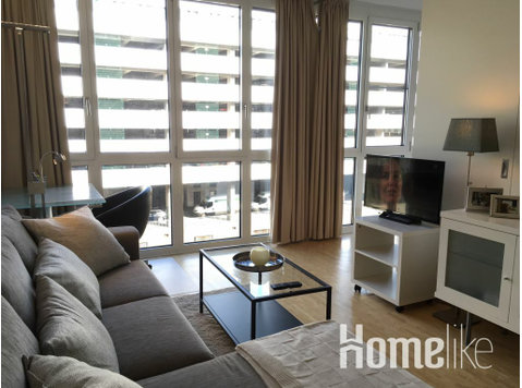 Modern townhouse with Elphi view - דירות