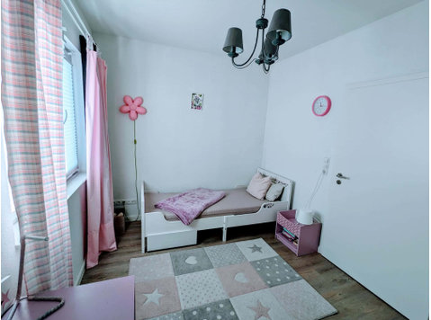 Room in Graf-Johann-Weg, Hamburg for 90 m² with 3 bedrooms - Byty