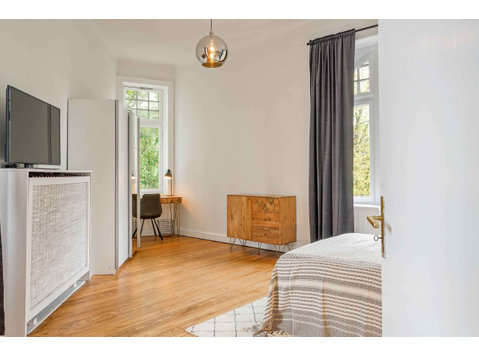 Zimmer in der Klosterallee - آپارتمان ها