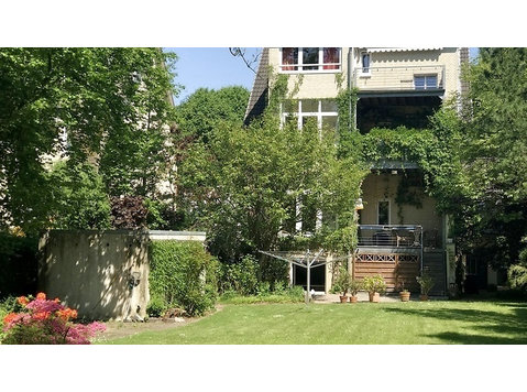 2½ ZIMMER-DACHWOHNUNG IN HAMBURG - RAHLSTEDT, MÖBLIERT - Serviced apartments