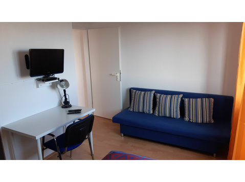 Available immediately: Shared room in 61440 Oberursel near… - For Rent
