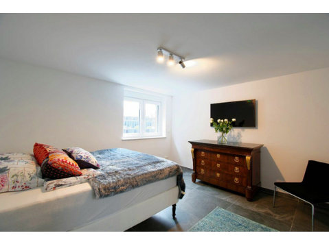 Bright furnished apartment + services near Frankfurt… - Zu Vermieten