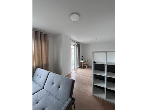 Stilvoll möblierte 1-Zimmer-Wohnung mit Balkon in zentraler… - Zu Vermieten