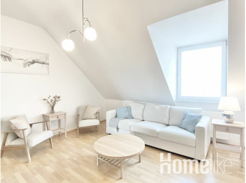 Bright, spacious attic apartment in central Bad Homburg! - Mieszkanie