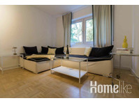 Very modern room in a co-living apartment in a popular part… - Stanze