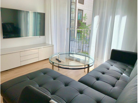 2 room terrace apartment in TOP location at Frankfurt… - Aluguel