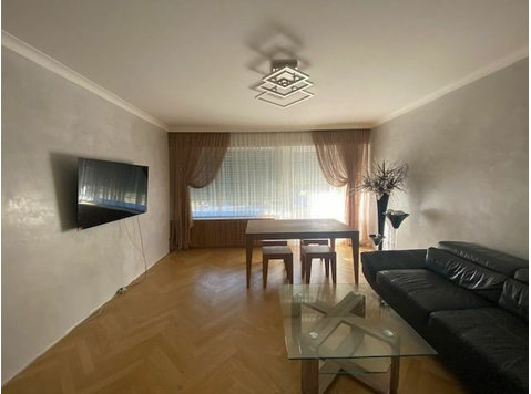 Stilvolle teilmöblierte 3 Zimmer Wohnung in Frankfurt am… - Zu Vermieten