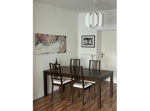 Close to the city, ECB & forest: Freshly renovated 3-room… - Til Leie