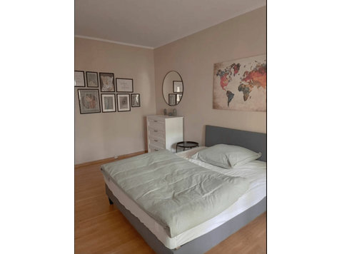 Chic room in Westend North - For Rent