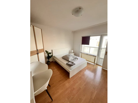 Comfortable 2 bedroom penthouse in the heart of Frankfurt… - Vuokralle
