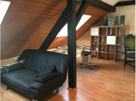 Stilvolles Dachgeschosspartment in zentraler Lage, mitten… - Zu Vermieten