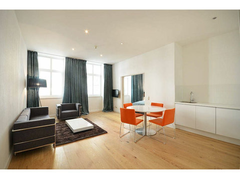 Elegant and fully furnished business apartment with 1… - Til Leie