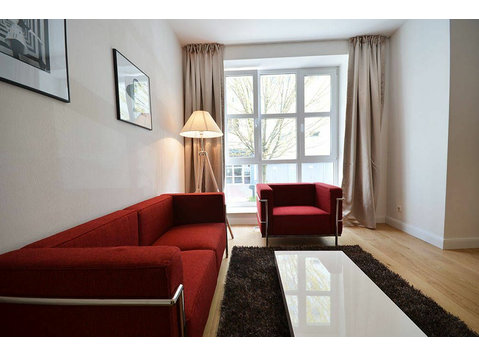 Exquisite, fully furnished 1-bedroom designer apartment for… - Aluguel