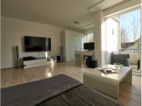 Modern and bright Apartment with Jacuzzi in Frankfurt am… - Do wynajęcia