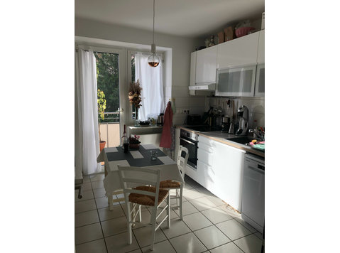 Modern apartment with balcony in a central location to the… - Na prenájom