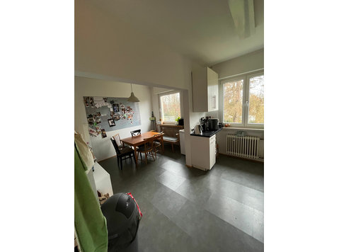 Zimmer in Studenten WG, Nähe Uni - Zu Vermieten