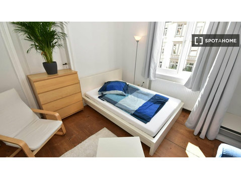 Frankfurt'ta 1 yatak odalı dairede kiralık odalar - Kiralık